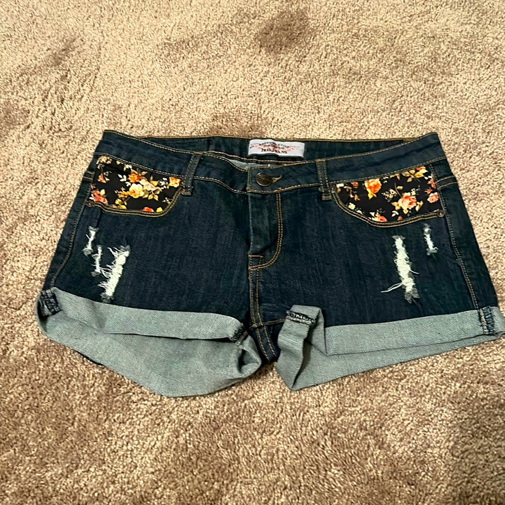 Modern Vintage American Style iris Jean shorts.